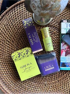 LWYA Gone in A Swipe Light Foundation Stick & Brush Set New